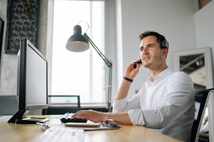 Cinq meilleurs fournisseurs VoIP d'affaires de 2021 : améliorez la communication d'entreprise