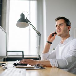 Cinq meilleurs fournisseurs VoIP d'affaires de 2021 : améliorez la communication d'entreprise