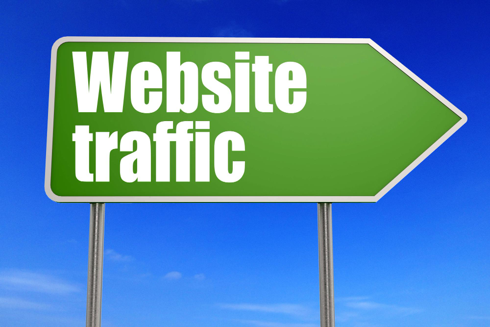 Mot de trafic de site Web avec panneau de signalisation vert